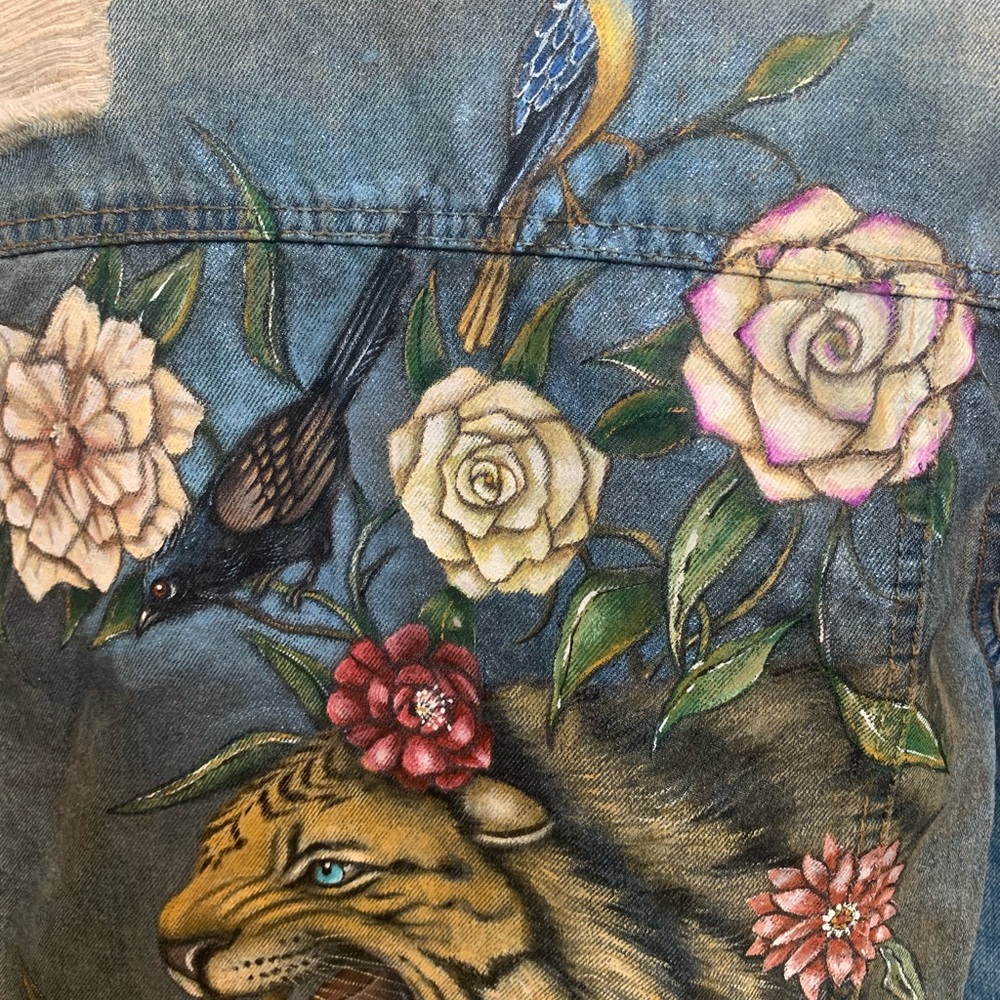 Hand painted Denim Jacket TIGER NEW Women’s SZ MD big cats lions OOAK - Picture 6 of 13